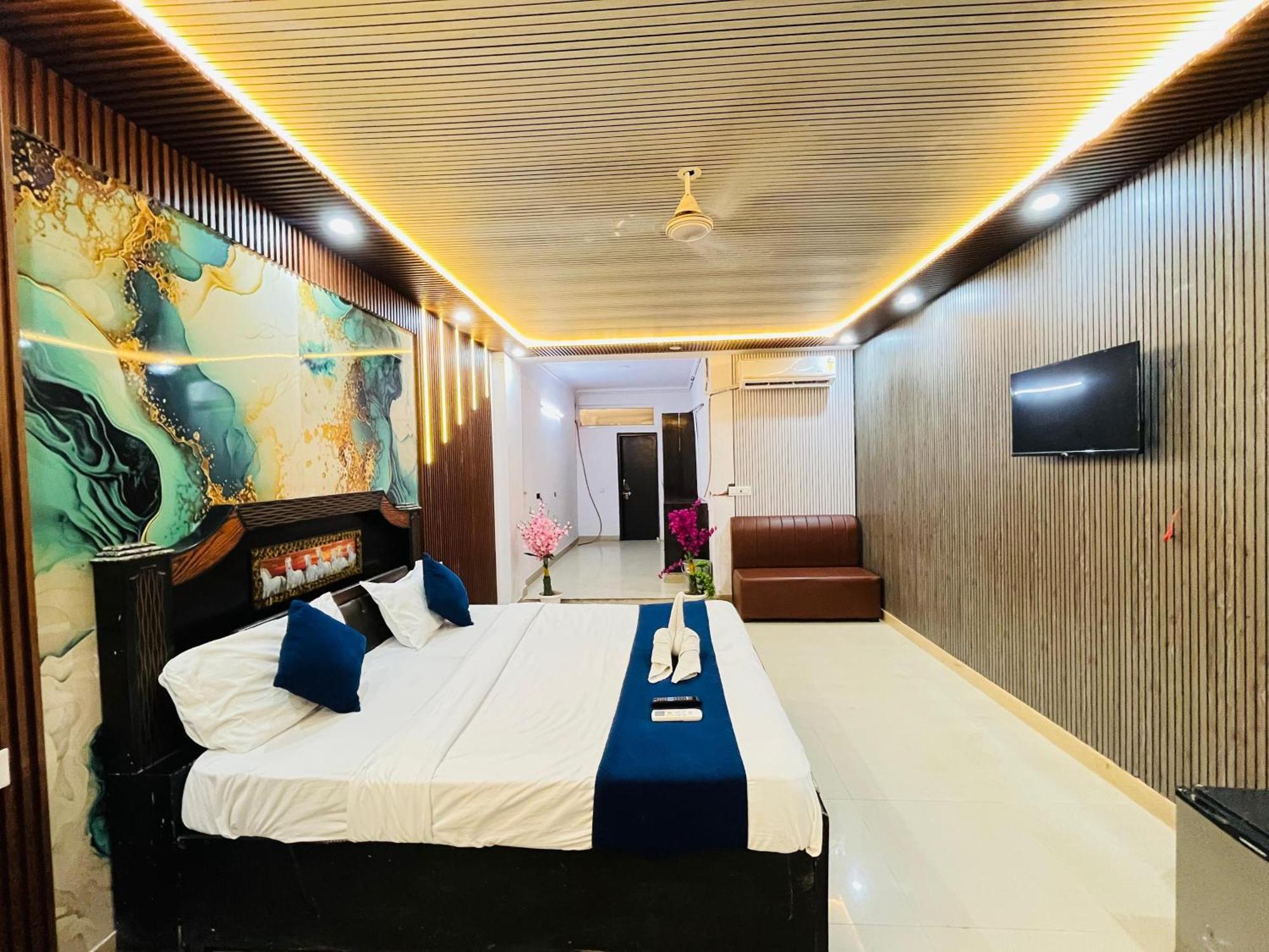 Happy Palace Opposite Saket Metro New Delhi