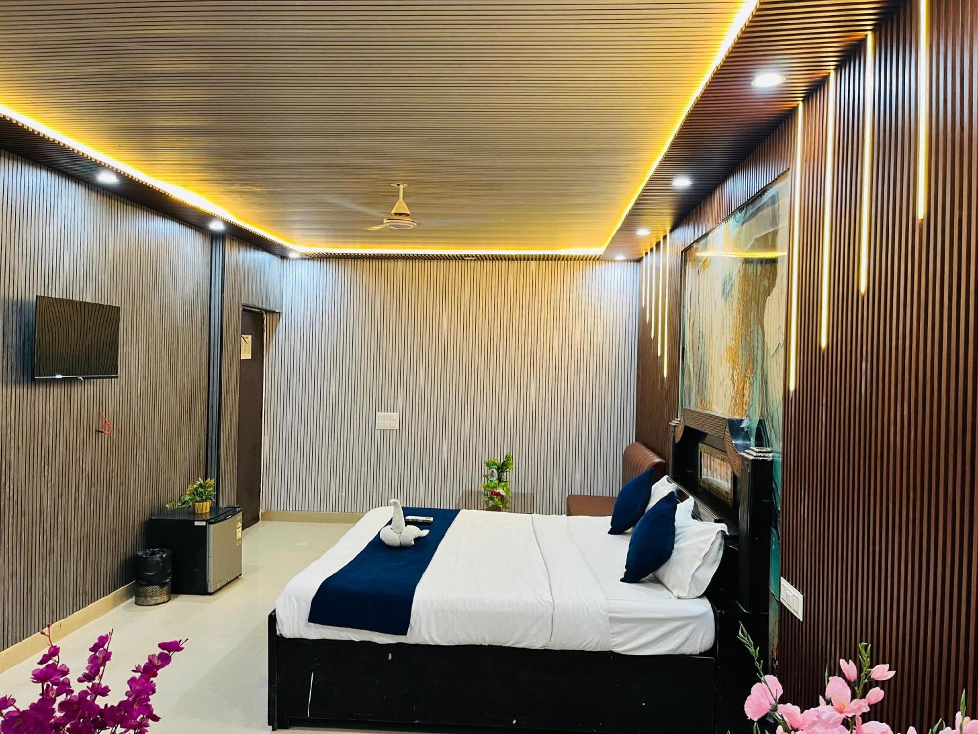 Hotel Happy Palace Opposite Saket Metro New Delhi